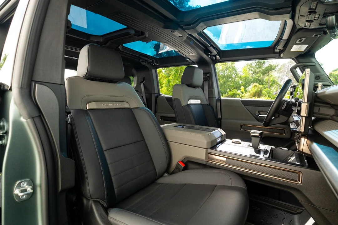 2024 GMC Hummer EV - Image 7 of 21