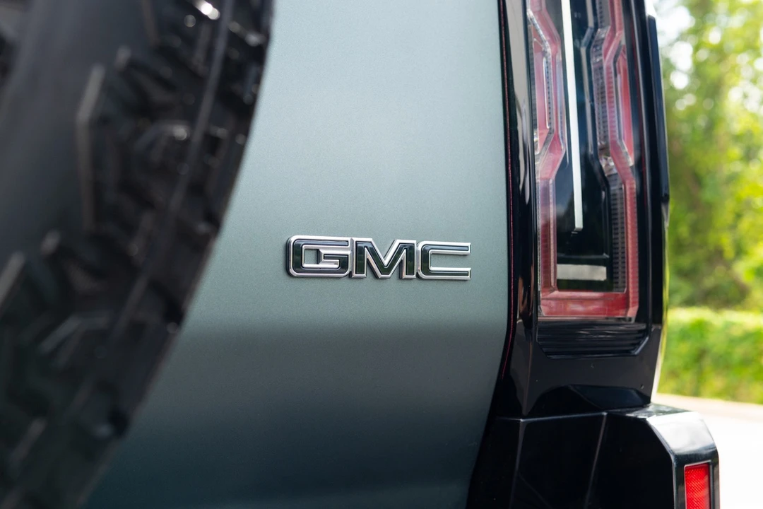 2024 GMC Hummer EV - Image 20 of 21