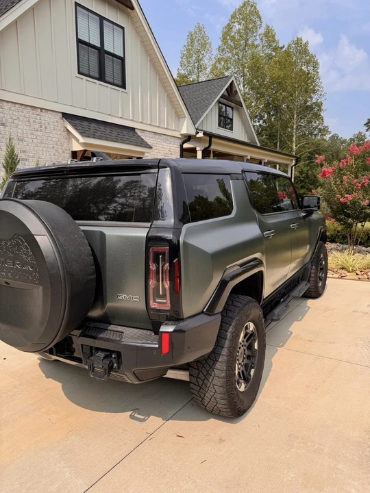 2024 GMC Hummer EV - Image 11 of 31
