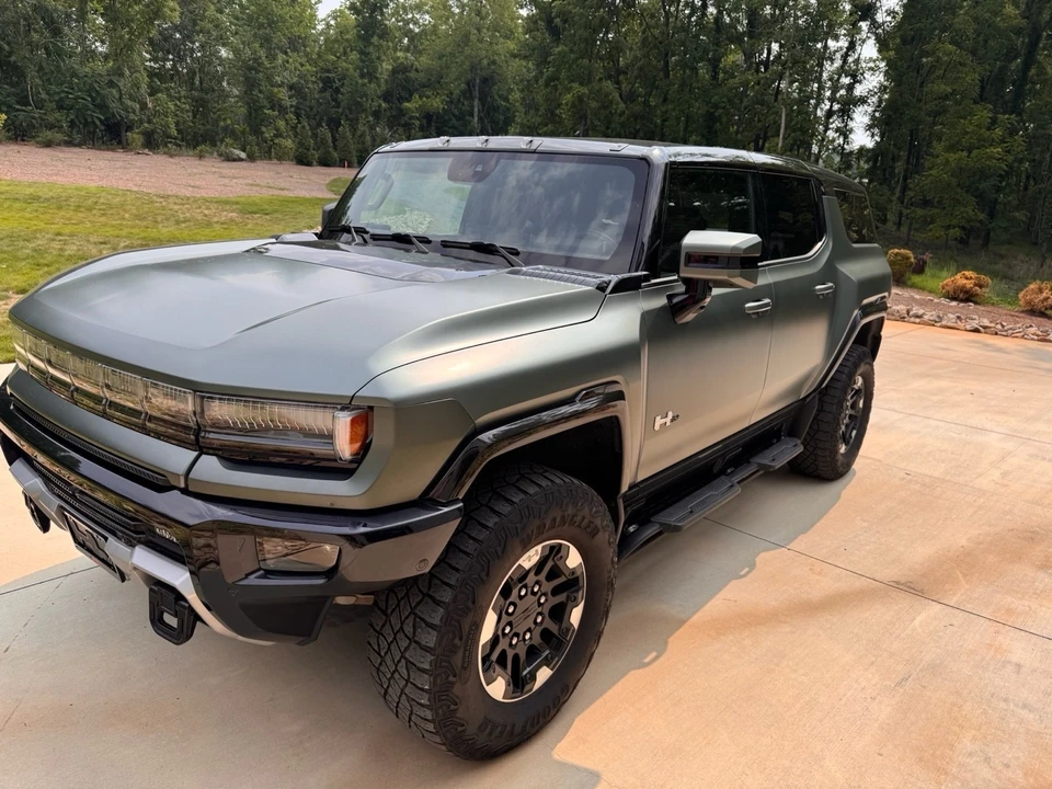 2024 GMC Hummer EV - Image 14 of 31