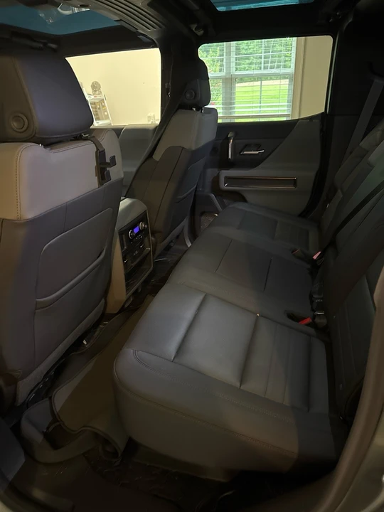 2024 GMC Hummer EV - Image 21 of 31