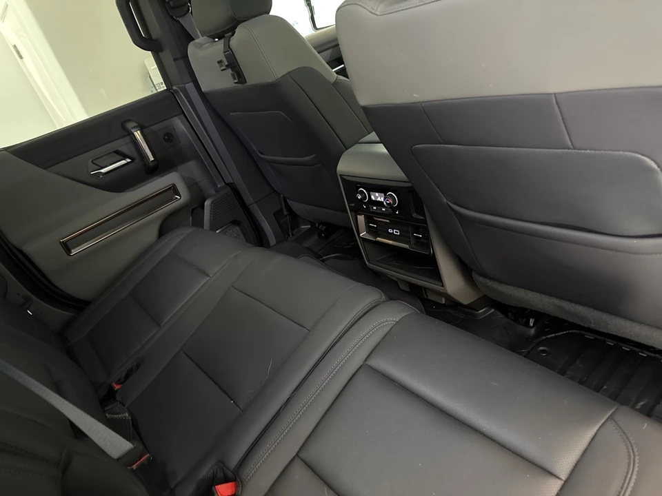2024 GMC Hummer EV - Image 24 of 31