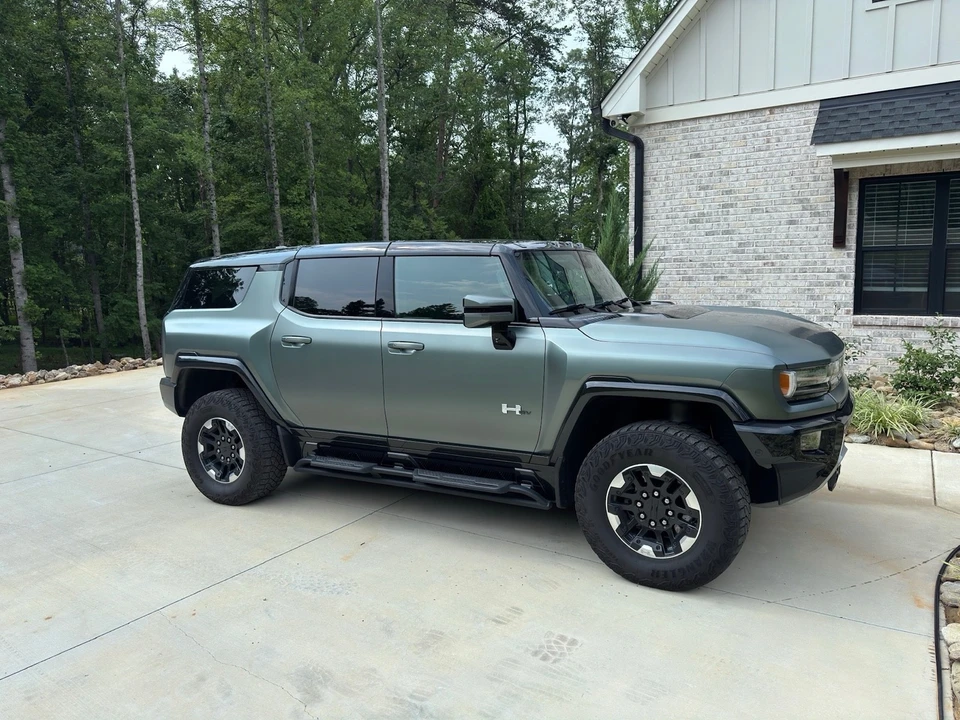 2024 GMC Hummer EV - Image 16 of 31
