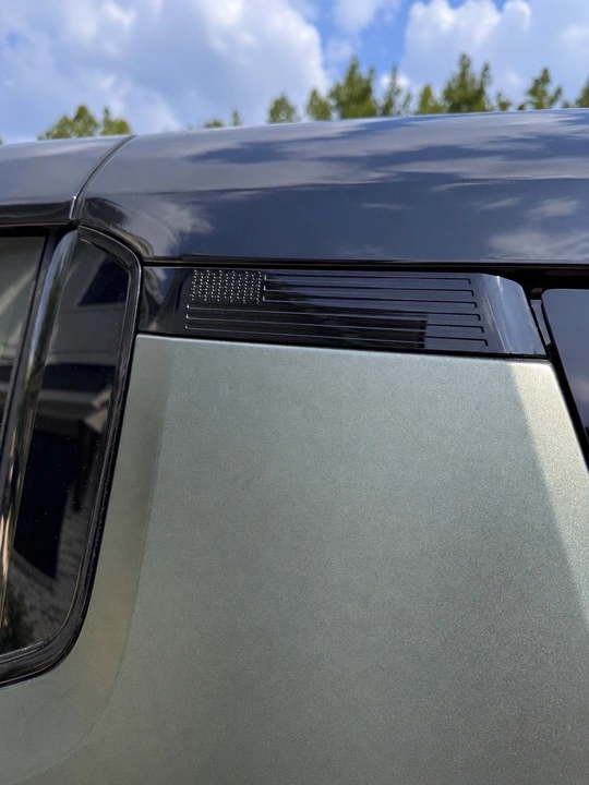 2024 GMC Hummer EV - Image 6 of 31