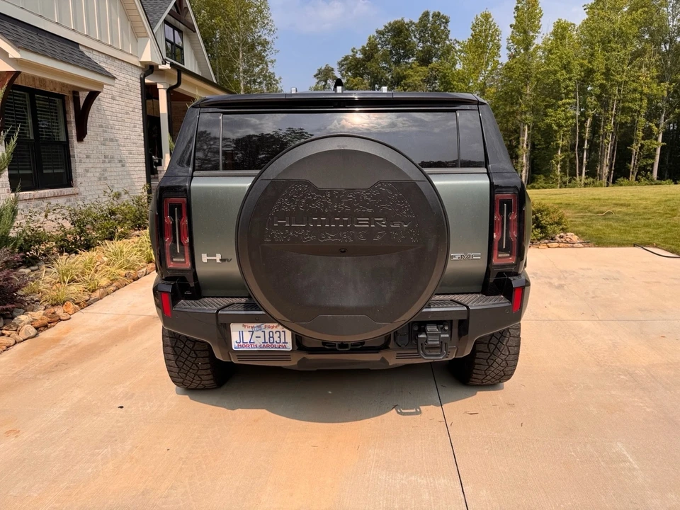 2024 GMC Hummer EV - Image 12 of 31