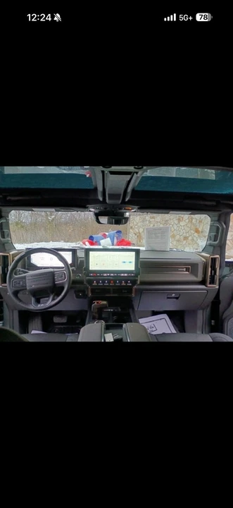 2024 GMC Hummer EV - Image 19 of 31