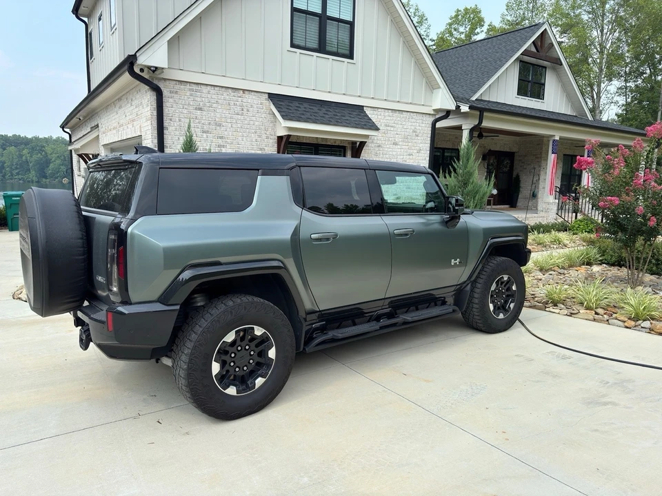 2024 GMC Hummer EV - Image 18 of 31