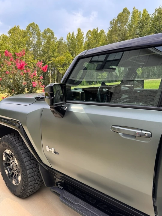 2024 GMC Hummer EV - Image 8 of 31