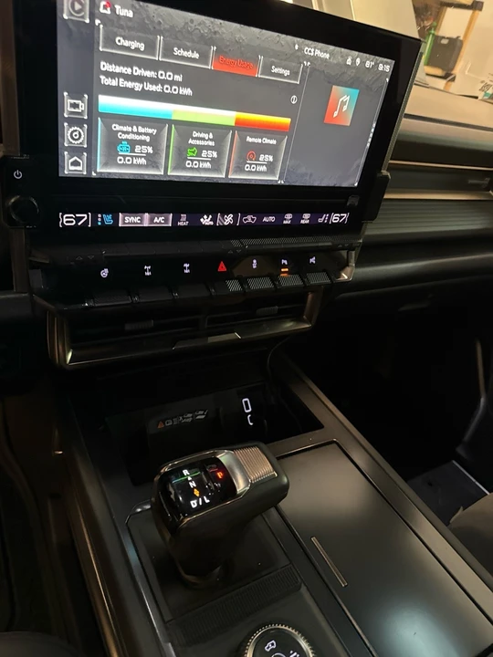 2024 GMC Hummer EV - Image 23 of 31