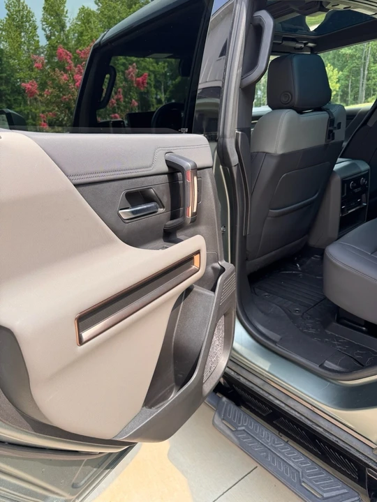 2024 GMC Hummer EV - Image 31 of 31