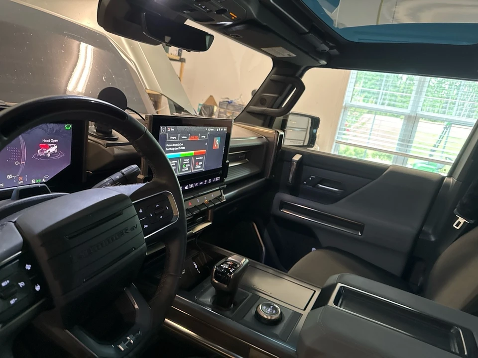 2024 GMC Hummer EV - Image 22 of 31