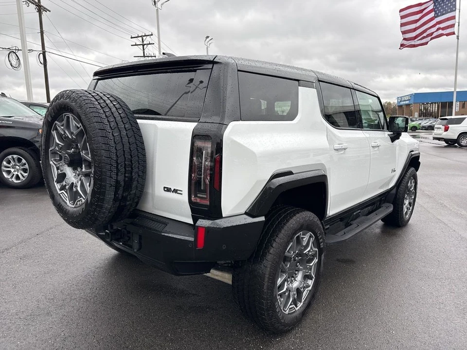 2024 GMC Hummer EV - Image 5 of 12