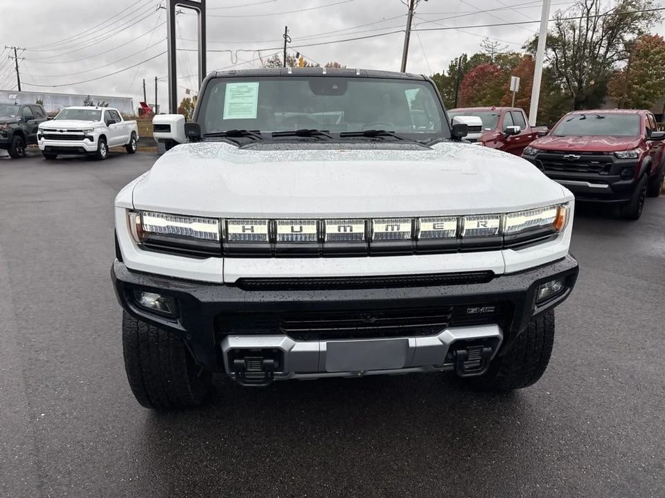 2024 GMC Hummer EV - Image 8 of 12