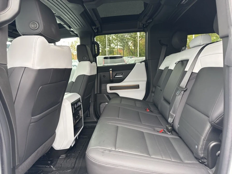 2024 GMC Hummer EV - Image 12 of 12