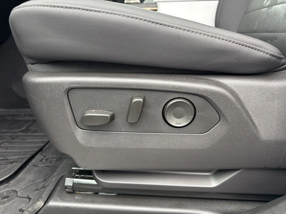 2024 GMC Hummer EV - Image 10 of 12