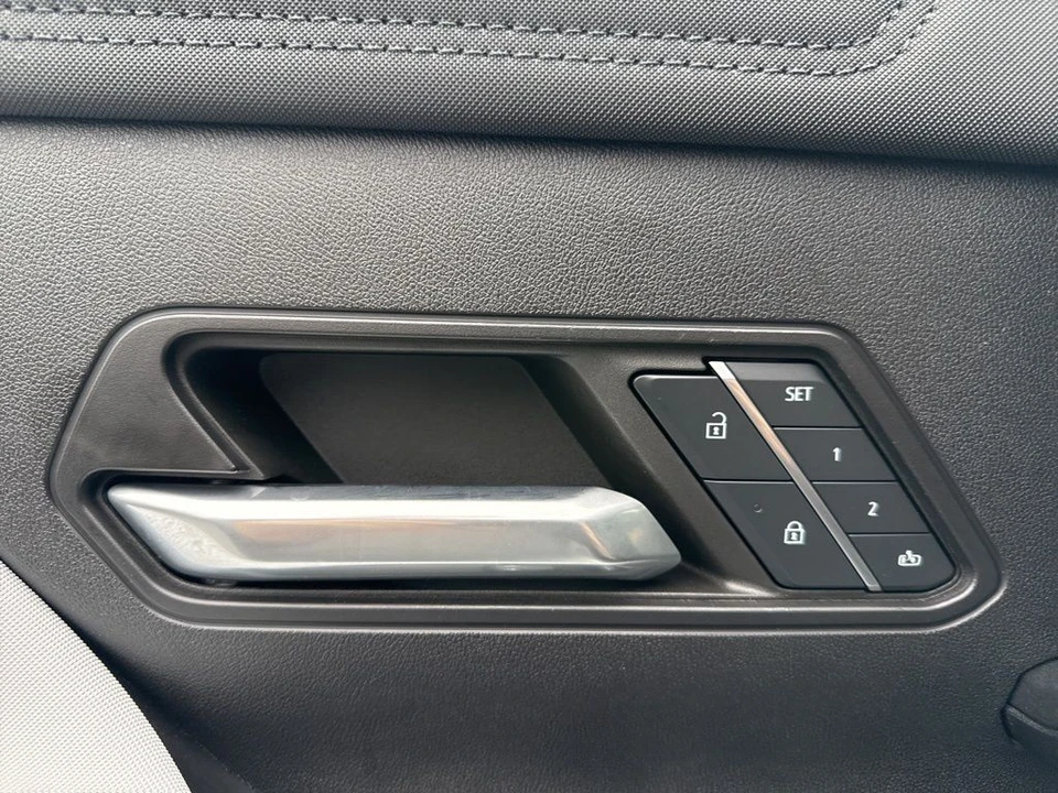 2024 GMC Hummer EV - Image 11 of 12