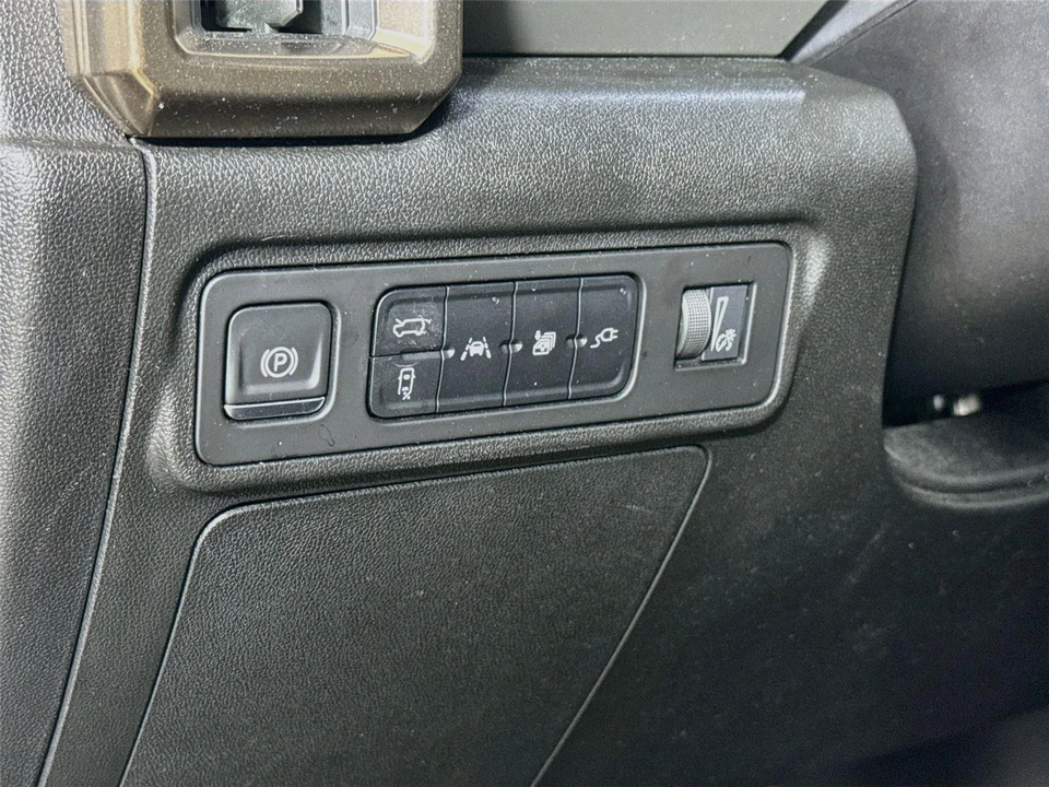 2024 GMC Hummer EV - Image 10 of 20