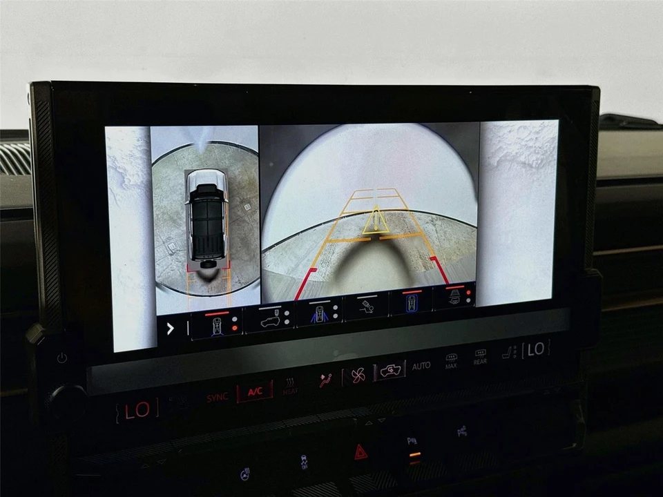 2024 GMC Hummer EV - Image 13 of 20