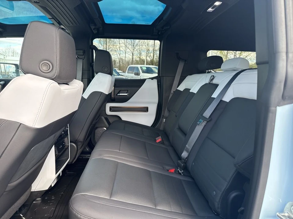 2024 GMC Hummer EV - Image 13 of 21