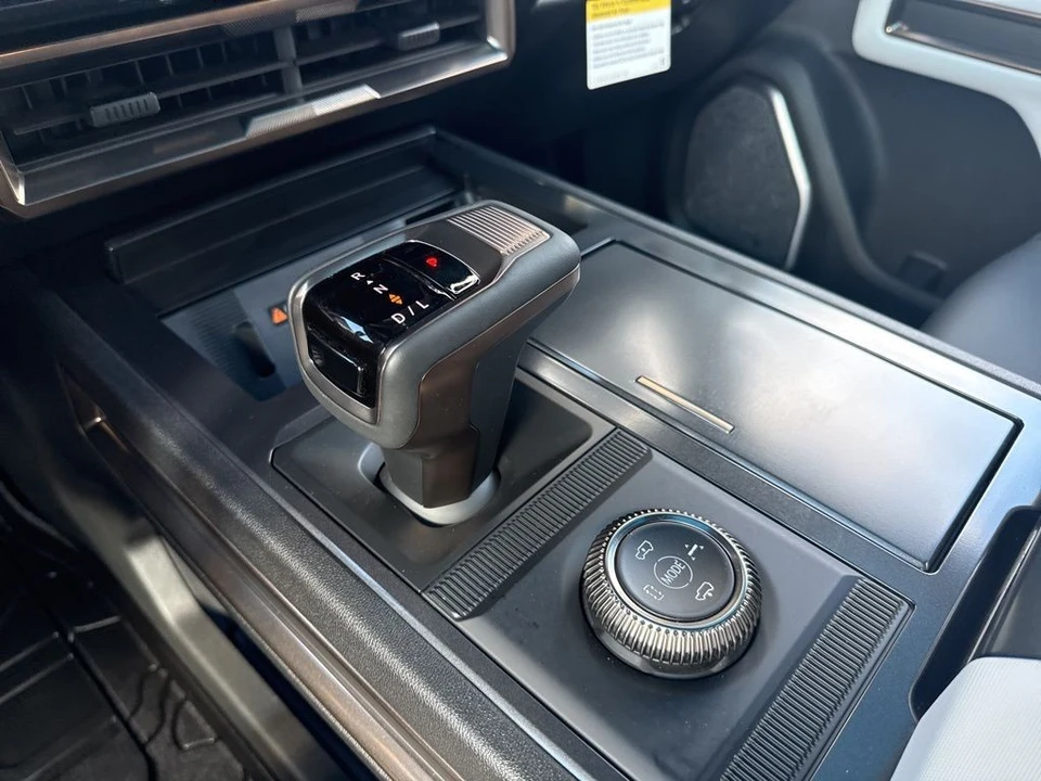 2024 GMC Hummer EV - Image 20 of 21