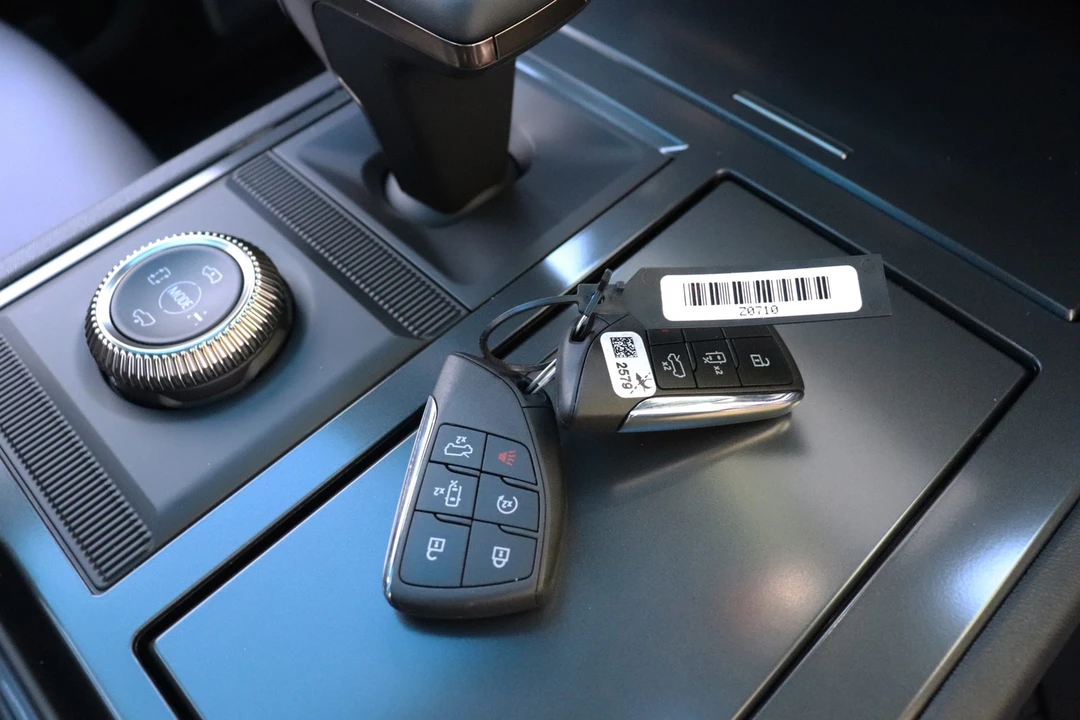 2024 GMC Hummer EV - Image 28 of 31