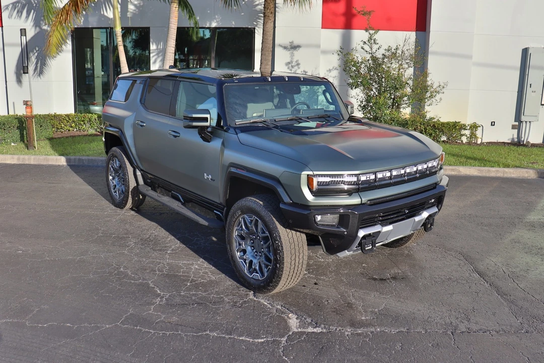 2024 GMC Hummer EV - Image 9 of 31
