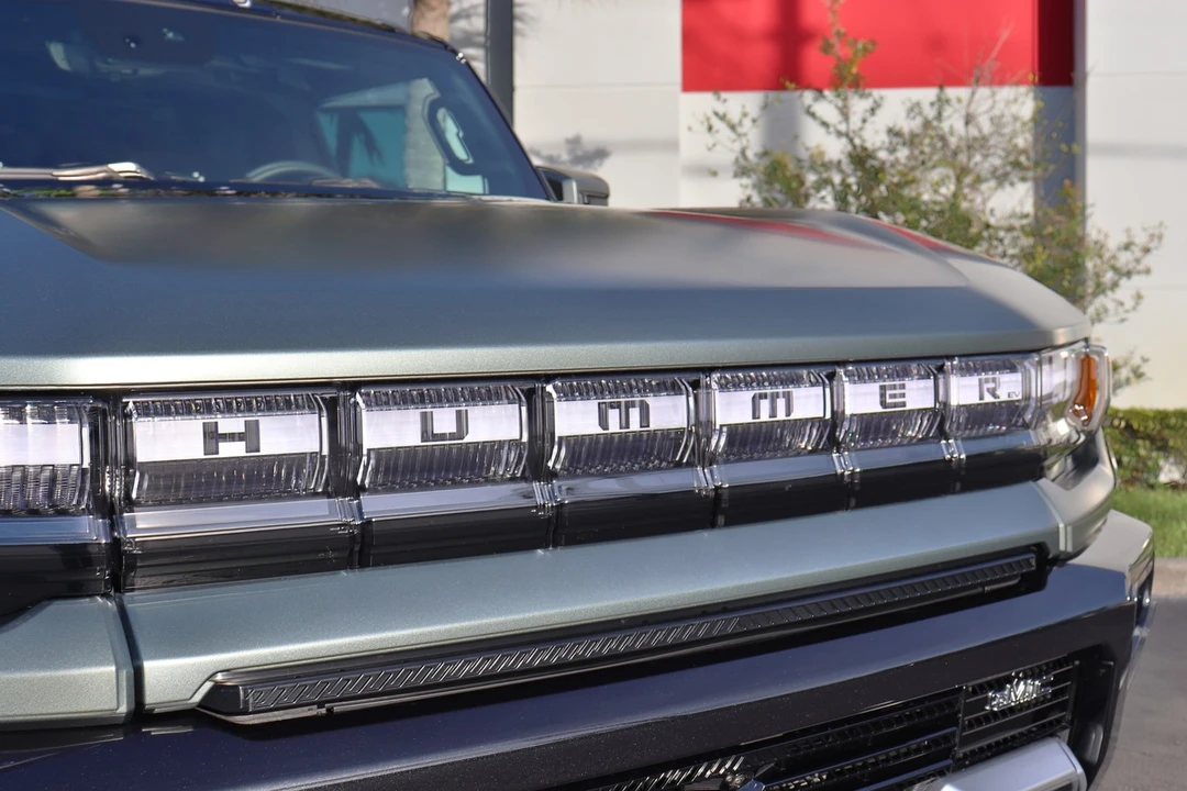 2024 GMC Hummer EV - Image 6 of 31
