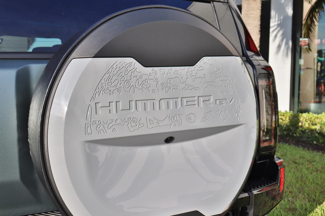 2024 GMC Hummer EV - Image 23 of 31