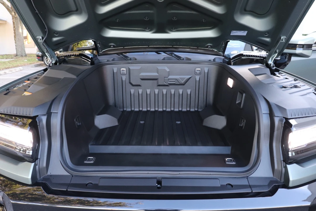 2024 GMC Hummer EV - Image 29 of 31