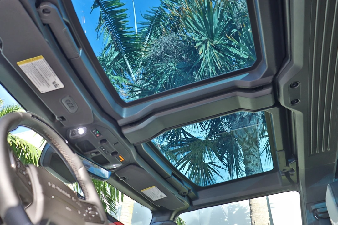2024 GMC Hummer EV - Image 21 of 31