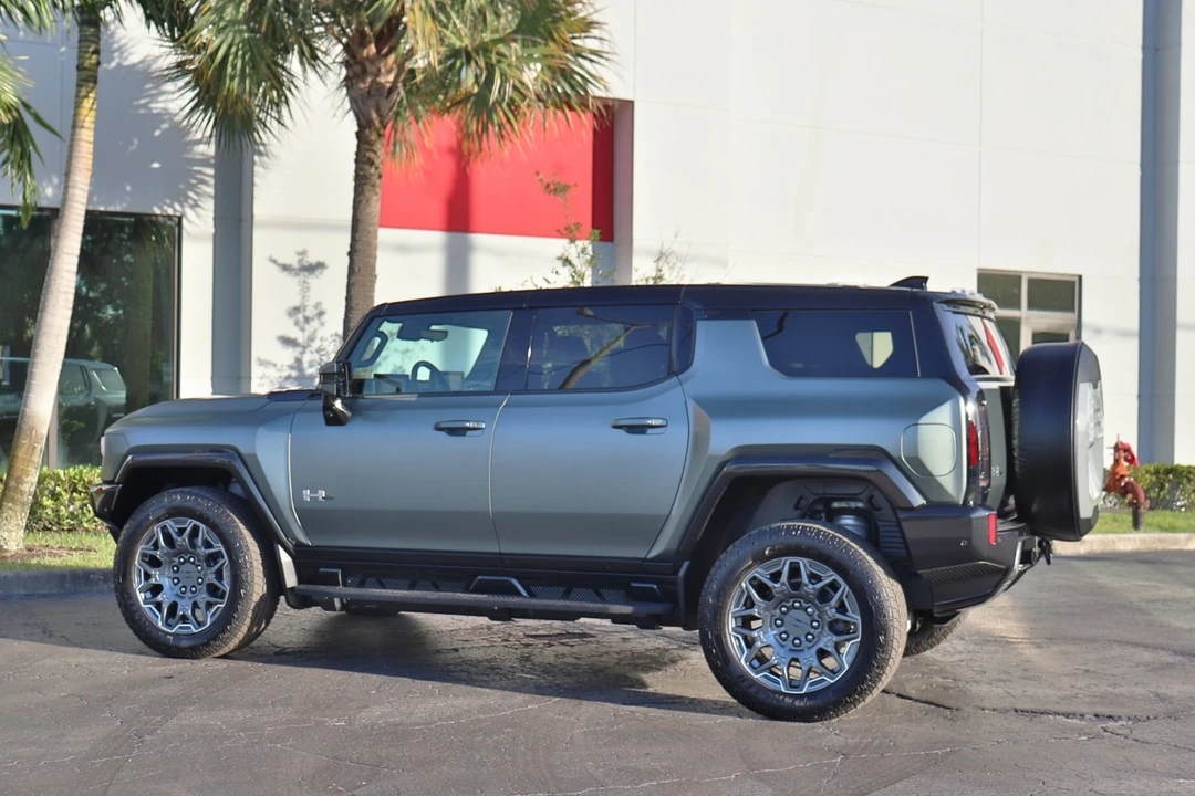 2024 GMC Hummer EV - Image 17 of 31