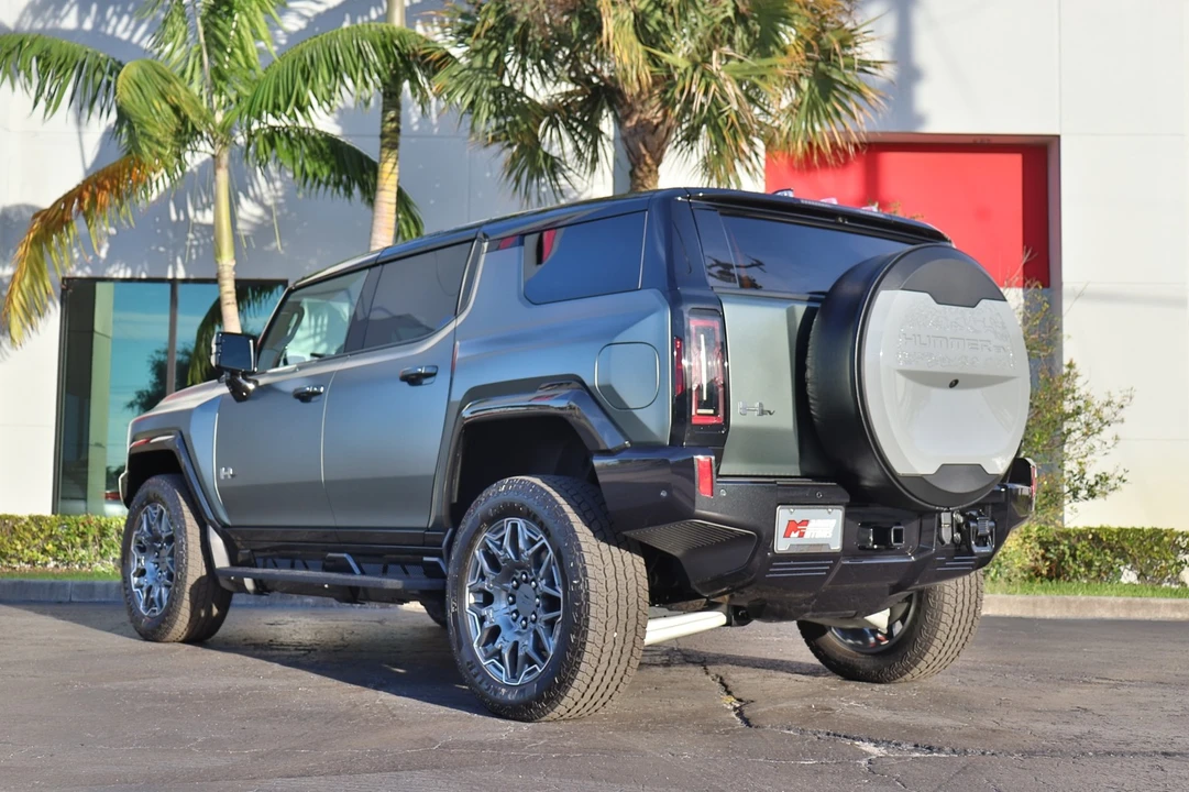 2024 GMC Hummer EV - Image 16 of 31