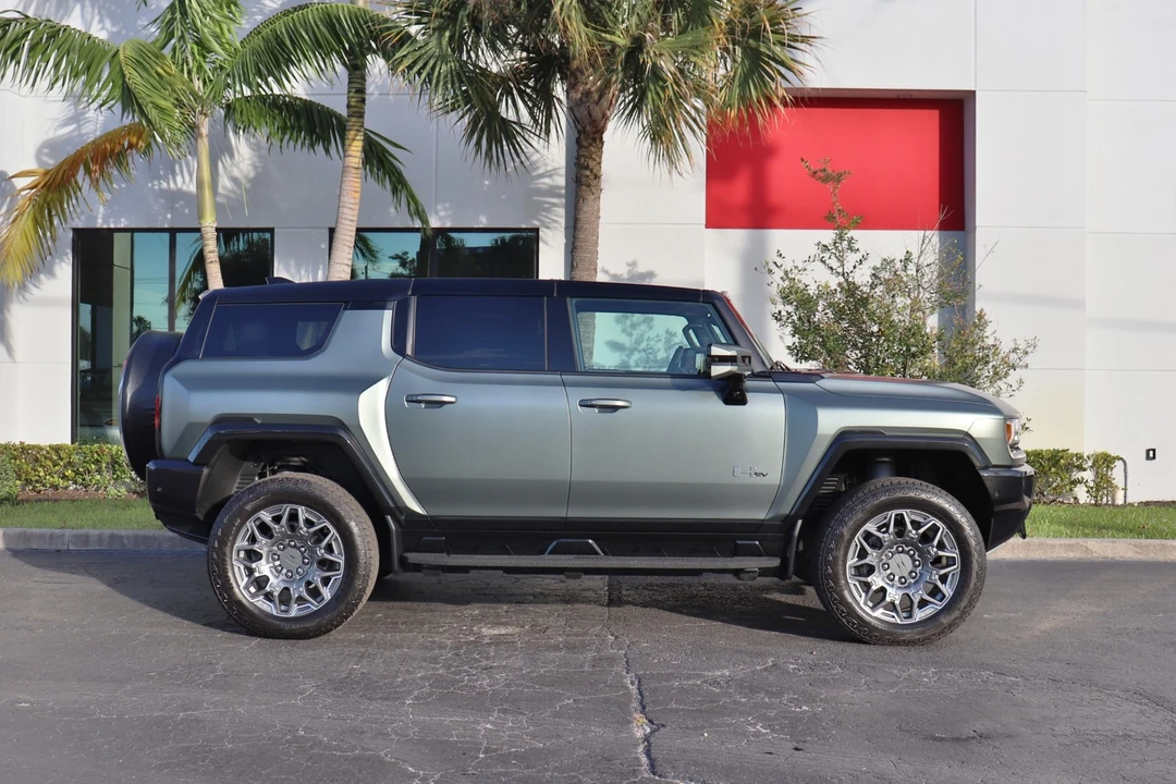 2024 GMC Hummer EV - Image 12 of 31