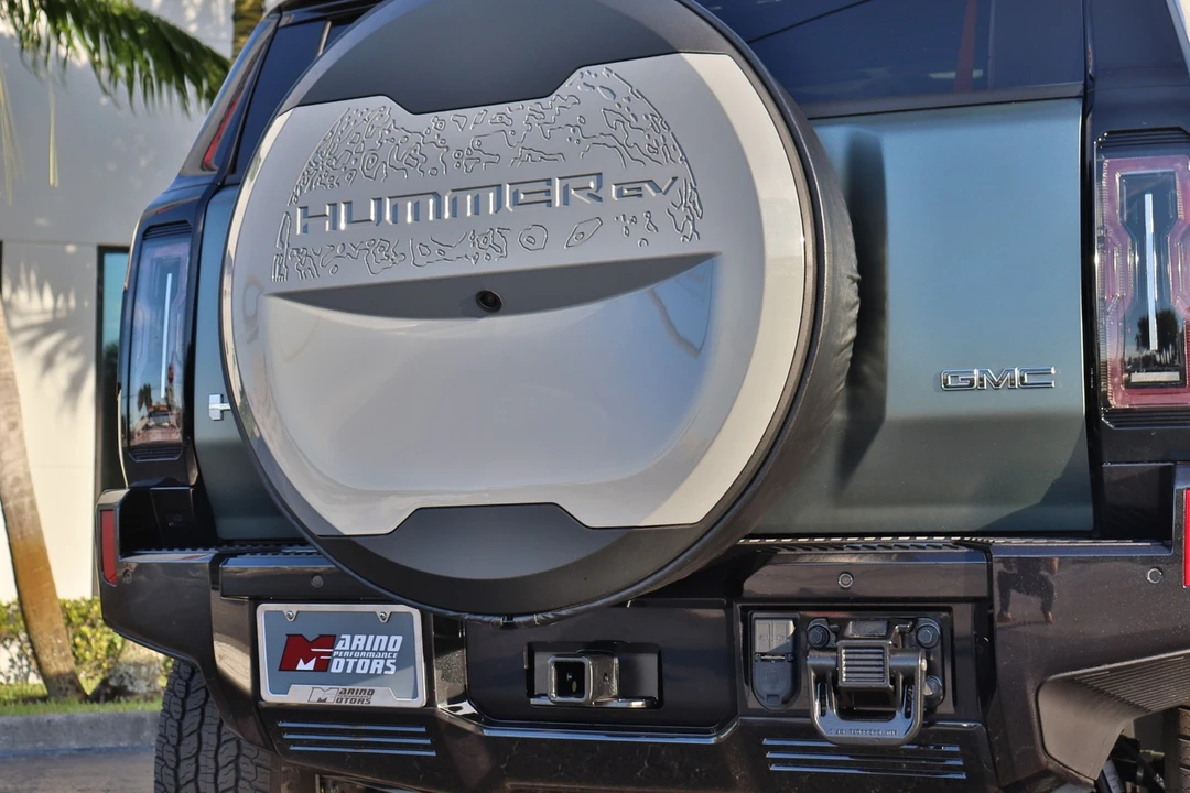 2024 GMC Hummer EV - Image 18 of 31