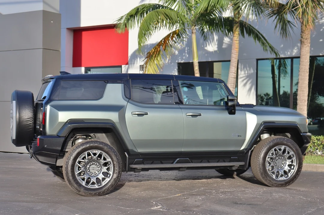 2024 GMC Hummer EV - Image 19 of 31
