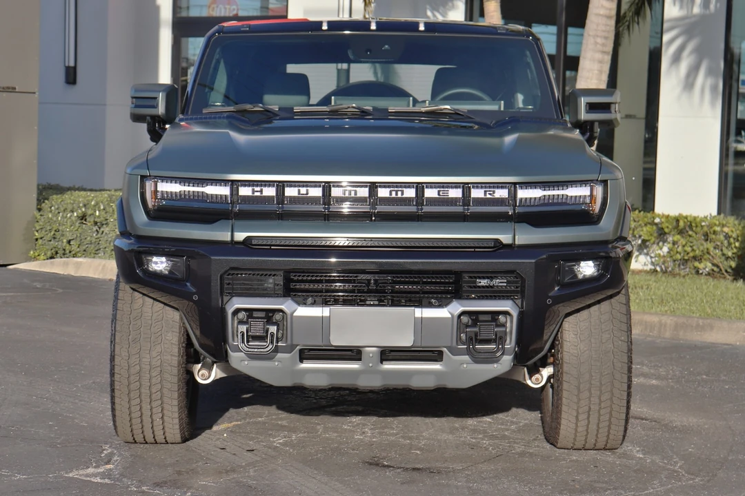 2024 GMC Hummer EV - Image 10 of 31