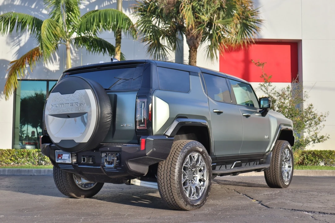 2024 GMC Hummer EV - Image 20 of 31