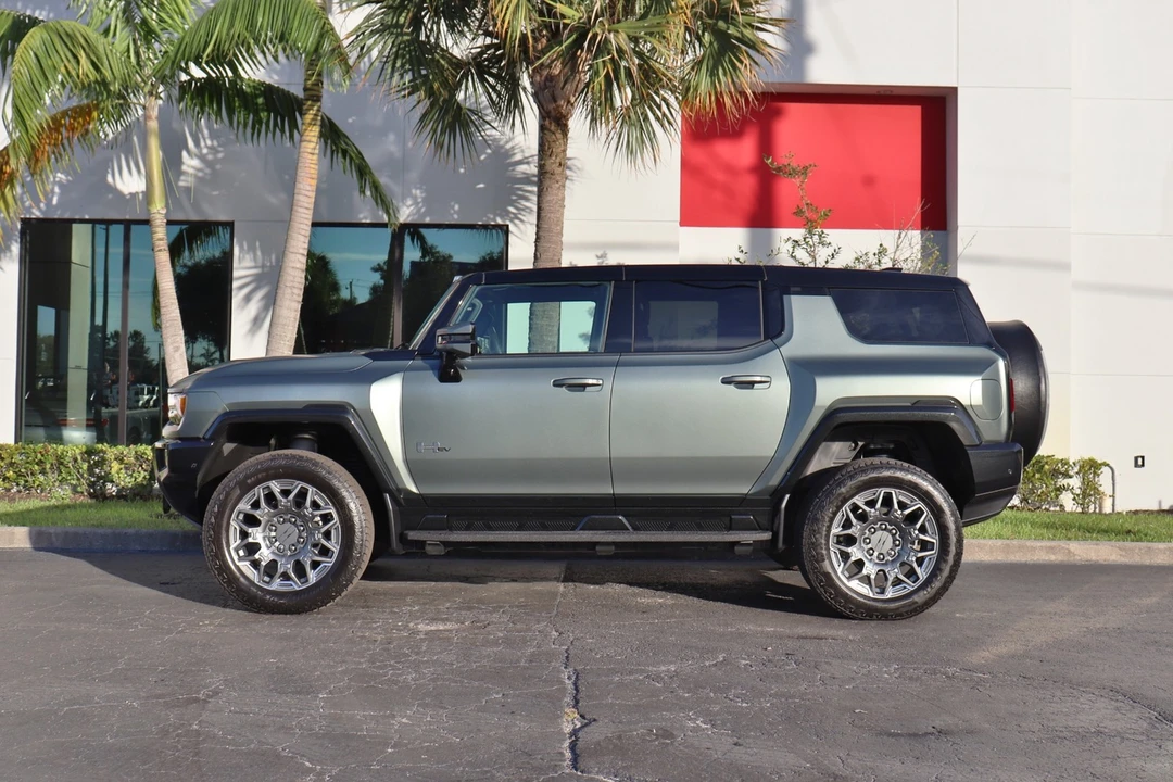 2024 GMC Hummer EV - Image 25 of 31