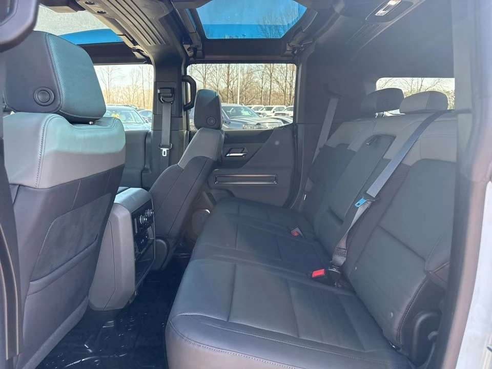 2024 GMC Hummer EV - Image 13 of 21