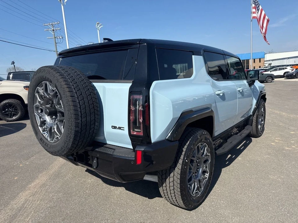 2024 GMC Hummer EV - Image 5 of 21