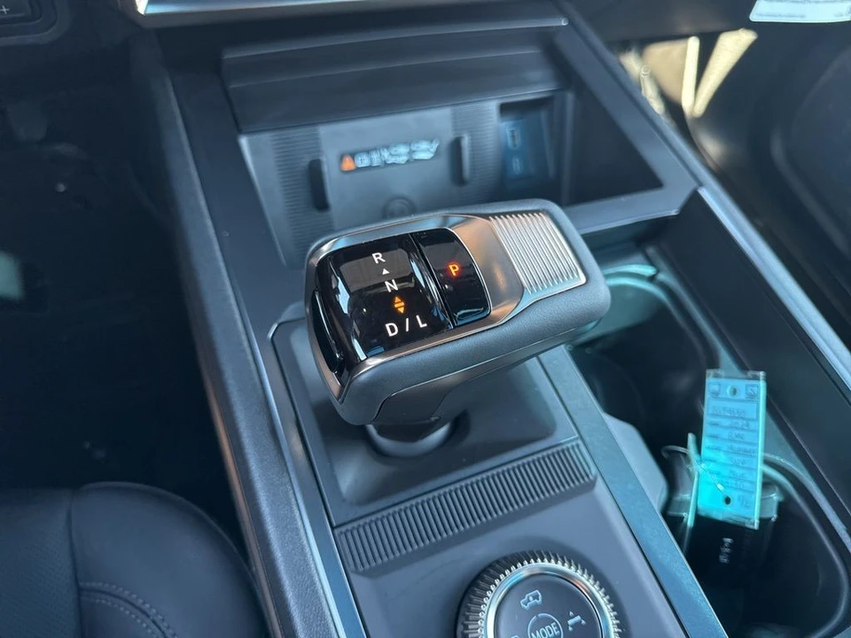 2024 GMC Hummer EV - Image 19 of 21