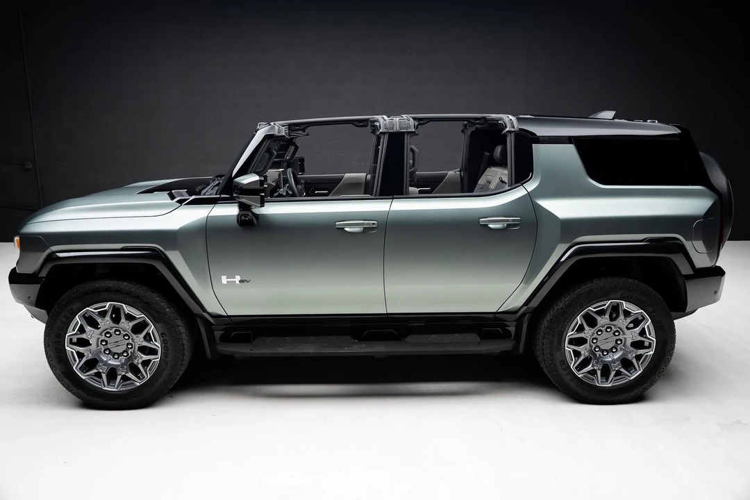 2024 GMC Hummer EV - Image 19 of 31