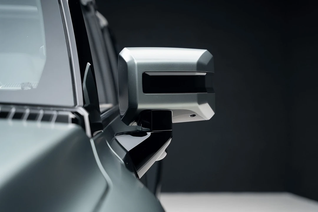2024 GMC Hummer EV - Image 18 of 31