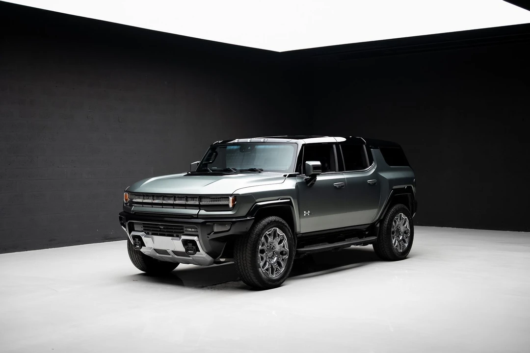 2024 GMC Hummer EV - Image 4 of 31