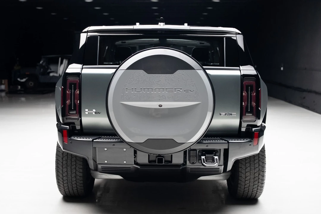 2024 GMC Hummer EV - Image 30 of 31