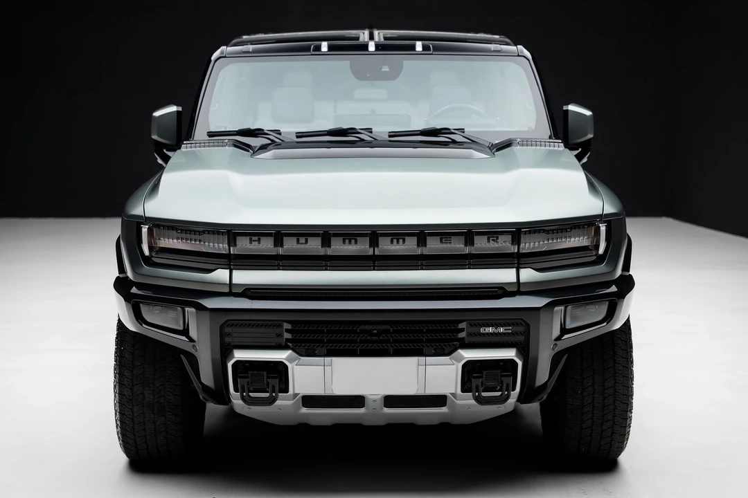 2024 GMC Hummer EV - Image 8 of 31