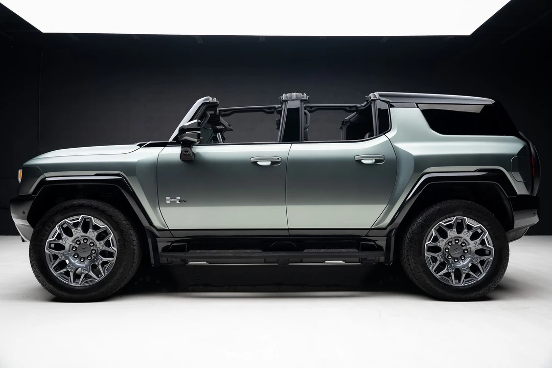 2024 GMC Hummer EV - Image 20 of 31
