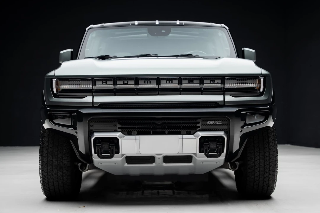 2024 GMC Hummer EV - Image 10 of 31