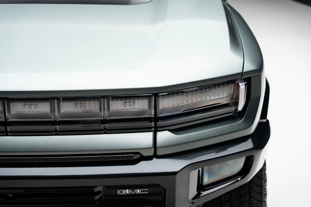 2024 GMC Hummer EV - Image 13 of 31