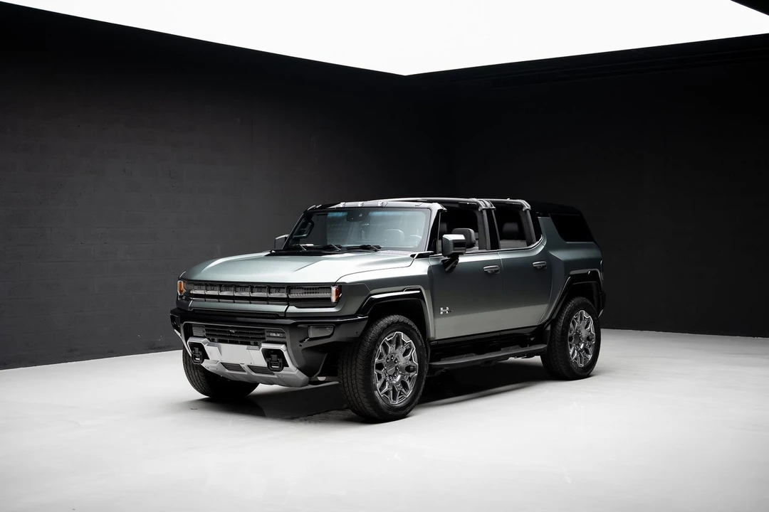 2024 GMC Hummer EV - Image 6 of 31
